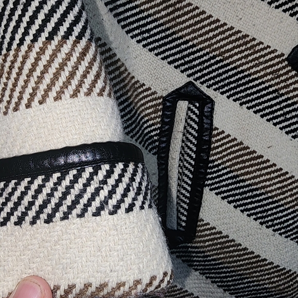 NWOT Jolt Woven Knit Toggle Wool Blend Blanket - Picture 4 of 5